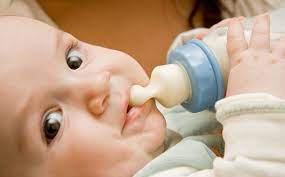 نکات ضروری راجع به تغذیه کودک با شیر خشک